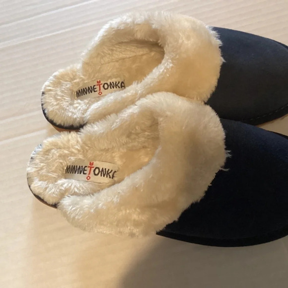 Minnetonka suede slippers navy size 8 faux fur lined - Picture 3 of 7